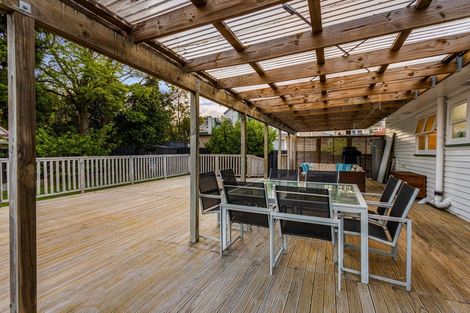 Photo of property in 15 Divich Avenue, Te Atatu South, Auckland, 0610