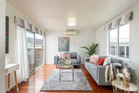 Photo of property in 14 Prestige Place, Maoribank, Upper Hutt, 5018