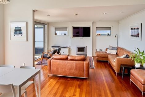 Photo of property in 25 Sunset Parade, Plimmerton, Porirua, 5026