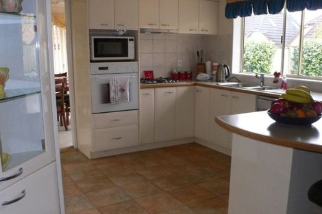 Photo of property in 3 Claremont Way, East Tamaki Heights, Auckland, 2016