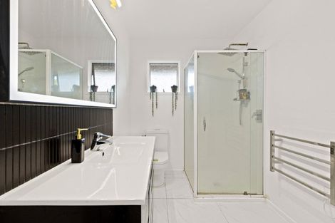 Photo of property in 11 Western View Court, Sunnyvale, Auckland, 0612
