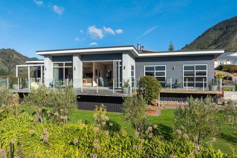 Photo of property in 33 Harbour View Heights, Picton, 7220