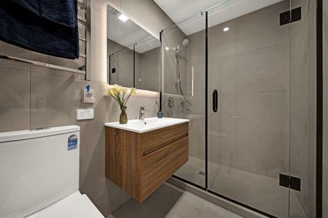 Photo of property in 3b Jillteresa Crescent, Half Moon Bay, Auckland, 2012