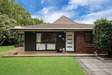 Photo of property in 2/3 Diosma Place, Botany Downs, Auckland, 2010