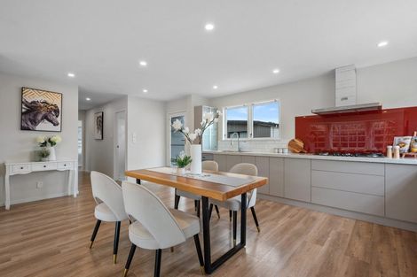 Photo of property in 28 Cockayne Crescent, Sunnynook, Auckland, 0620