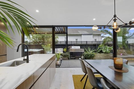 Photo of property in 12 Edgeware Road, St Albans, Christchurch, 8014