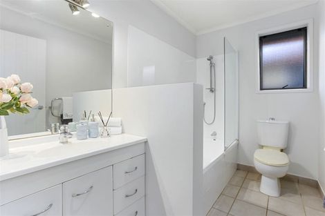 Photo of property in 35 Cabeleigh Drive, Helensville, 0800