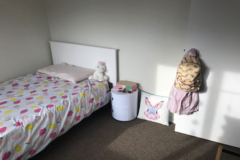 Photo of property in 2/48 Sandgate Avenue, Botany Downs, Auckland, 2010