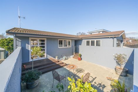 Photo of property in 51 Lincoln Terrace, Hokowhitu, Palmerston North, 4410