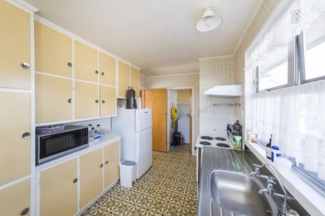 Photo of property in 33 Tararua Terrace, Cloverlea, Palmerston North, 4412