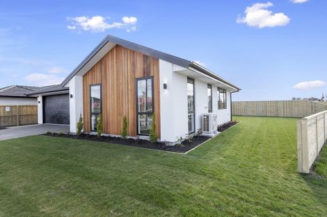 Photo of property in 8 Oakleigh Street, Woodend, 7610