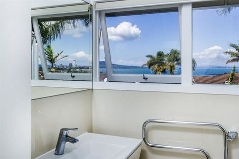 Photo of property in 2/64 Seaview Road, Castor Bay, Auckland, 0620