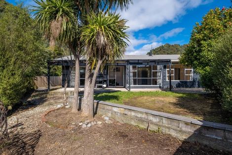 Photo of property in 3 George Street, Picton, 7220