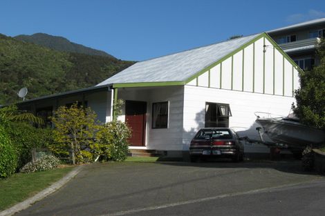 Photo of property in 62 York Street, Picton, 7220