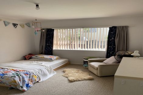 Photo of property in 1/71 Browns Bay Road, Browns Bay, Auckland, 0630