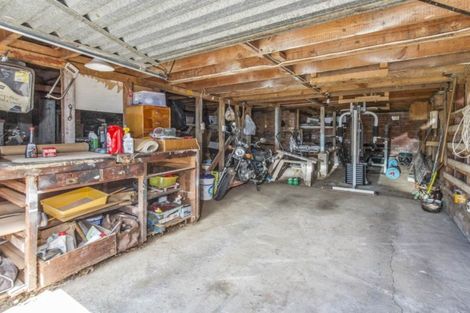 Photo of property in 24 School Road, Te Atatu South, Auckland, 0610