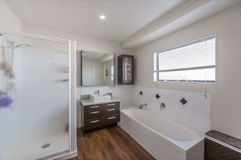 Photo of property in 38a Holiday Road, Stanmore Bay, Whangaparaoa, 0932