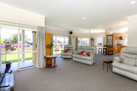Photo of property in 275 Mangorei Road, Merrilands, New Plymouth, 4312