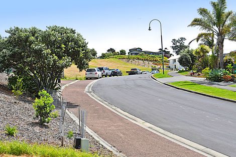 Photo of property in 80-82 Lax Crescent, Leigh, 0985