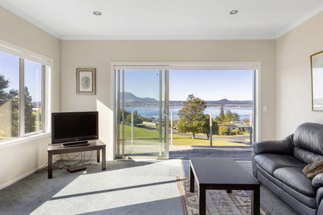 Photo of property in 10 Wakeman Road, Acacia Bay, Taupo, 3330