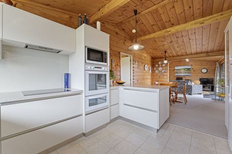 Photo of property in 6 Byron Place, Whalers Gate, New Plymouth, 4310