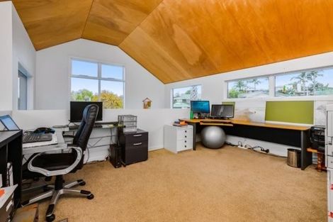 Photo of property in 18 Markham Place, Bucklands Beach, Auckland, 2012