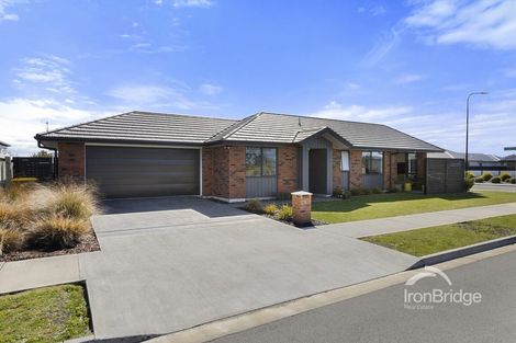 Photo of property in 15 Woodford Avenue, Woodend, 7610