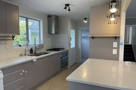 Photo of property in 16 West Glade Crescent, Birkenhead, Auckland, 0626