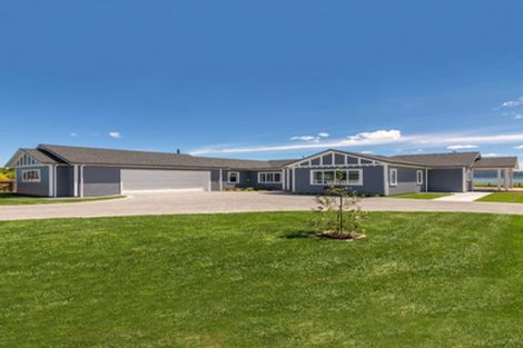 Photo of property in 16 Olsen Place, Kinloch, 3385