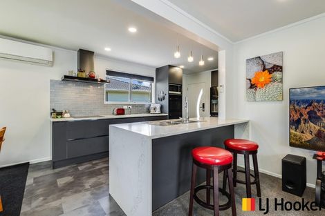 Photo of property in 8 Leaver Place, Weymouth, Auckland, 2103