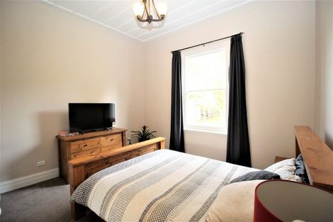 Photo of property in 38 Gladstone Street, Woodville, 4920