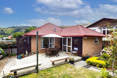 Photo of property in 2/81 Port Hills Road, Heathcote Valley, Christchurch, 8022