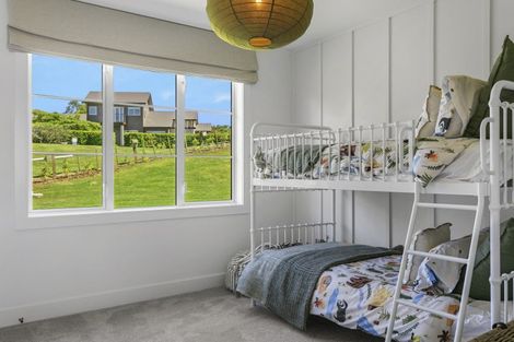 Photo of property in 5 Lens Way, Acacia Bay, Taupo, 3385