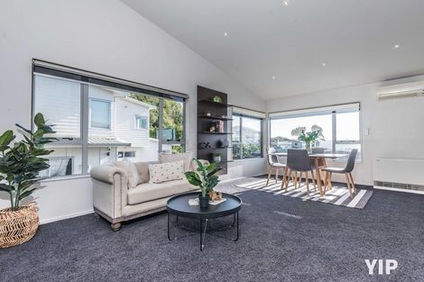 Photo of property in 35 Meadowcroft Grove, Johnsonville, Wellington, 6037