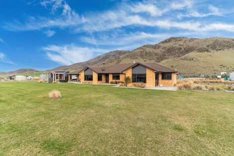 Photo of property in 10 Hardacre Place, Omarama, 9412