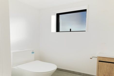 Photo of property in 2/4 Serjeant Street, Henderson, Auckland, 0612