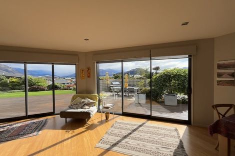 Photo of property in 4 Bovett Place, Wanaka, 9305