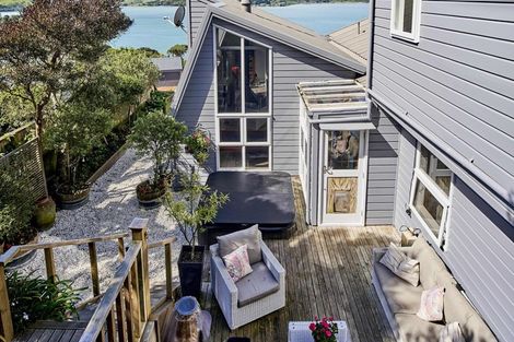 Photo of property in 3 Kenef Road, Paremata, Porirua, 5024