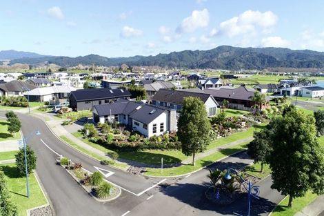 Photo of property in 2 Roseberry Place, Whitianga, 3510
