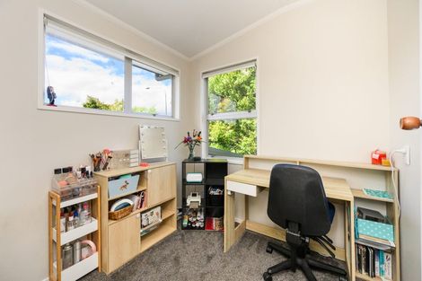 Photo of property in 28 Summerhill Drive, Fitzherbert, Palmerston North, 4410
