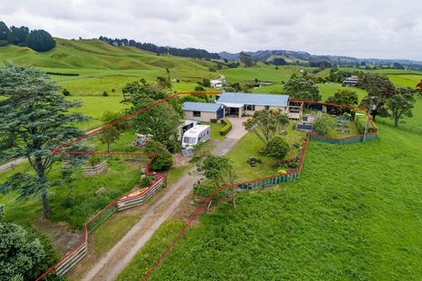 Photo of property in 136 Nopera Road, Waiiti, Urenui, 4377