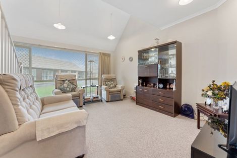 Photo of property in Rangeview Villas, 24/9 Fuller Close, Levin, 5510