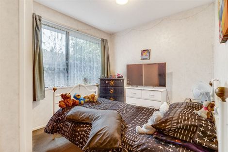 Photo of property in 70 Sarabande Avenue, Redwood, Christchurch, 8051