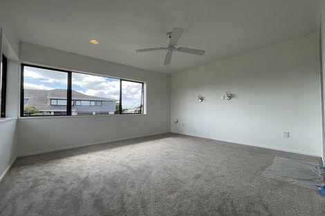 Photo of property in 1 Seagrove Road, West Harbour, Auckland, 0618