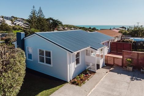 Photo of property in 5 Matatiro Street, Titahi Bay, Porirua, 5022