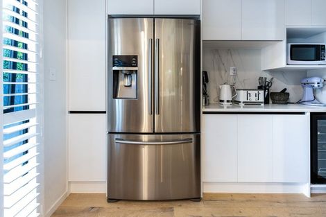 Photo of property in 18a Marama Street, Castor Bay, Auckland, 0620