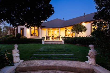 Photo of property in 5 Waicola Drive, Fitzherbert, Palmerston North, 4471