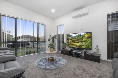 Photo of property in 16 Black Beech Crescent, Takanini, 2110