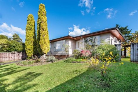 Photo of property in 32 Serwayne Place, Sunnyvale, Auckland, 0612