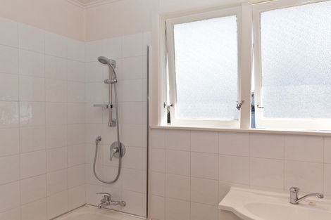 Photo of property in 17 Sylvan Crescent, Te Atatu South, Auckland, 0610